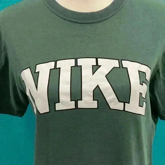 ⭐️ Men’s Nike green teeshirt in size medium - Picture 2 of 5